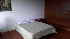 Apartamento de un ambiente, cocina, baño, acogedor, vista a zonas verdes